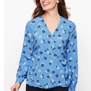 Talbots poet sleeve daisy/ dot blue/ white wrap blouse 💯 viscose.Size XL. NWT.